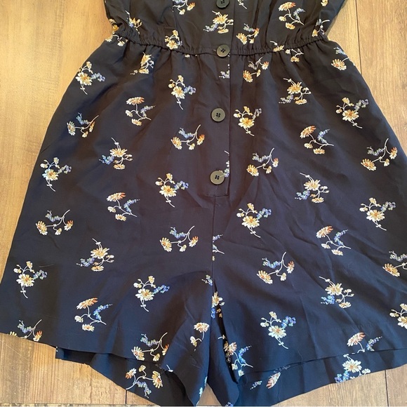 Madewell • Button-Up Black Daisies Day Romper • Size XS • NWOT - Picture 2 of 5